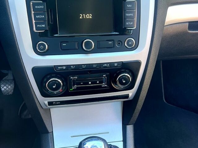 Синий Шкода Октавия, объемом двигателя 1.6 л и пробегом 264 тыс. км за 7500 $, фото 2 на Automoto.ua