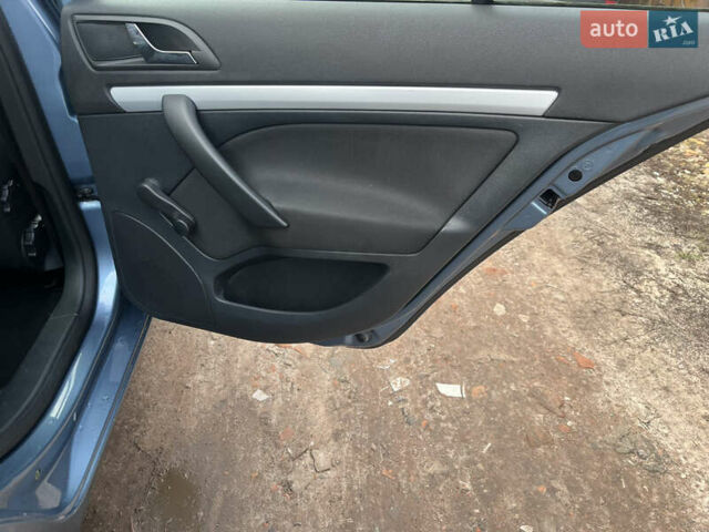 Синий Шкода Октавия, объемом двигателя 1.6 л и пробегом 207 тыс. км за 8450 $, фото 52 на Automoto.ua