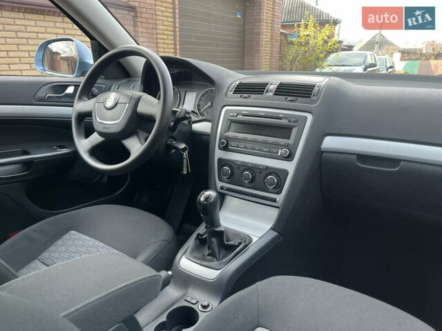 Синий Шкода Октавия, объемом двигателя 1.6 л и пробегом 207 тыс. км за 8450 $, фото 54 на Automoto.ua