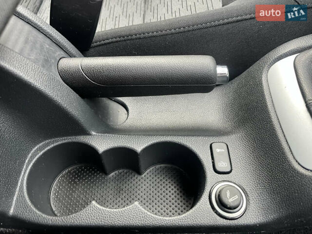 Синий Шкода Октавия, объемом двигателя 1.6 л и пробегом 207 тыс. км за 8450 $, фото 62 на Automoto.ua