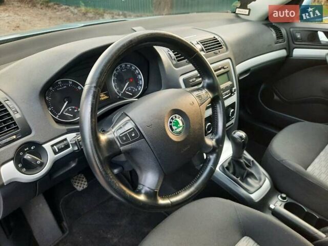 Синий Шкода Октавия, объемом двигателя 1.6 л и пробегом 176 тыс. км за 8350 $, фото 62 на Automoto.ua