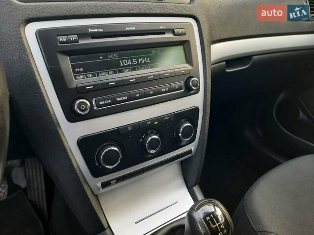 Синий Шкода Октавия, объемом двигателя 1.6 л и пробегом 176 тыс. км за 8350 $, фото 117 на Automoto.ua