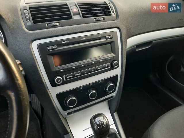 Синий Шкода Октавия, объемом двигателя 1.6 л и пробегом 176 тыс. км за 8350 $, фото 69 на Automoto.ua