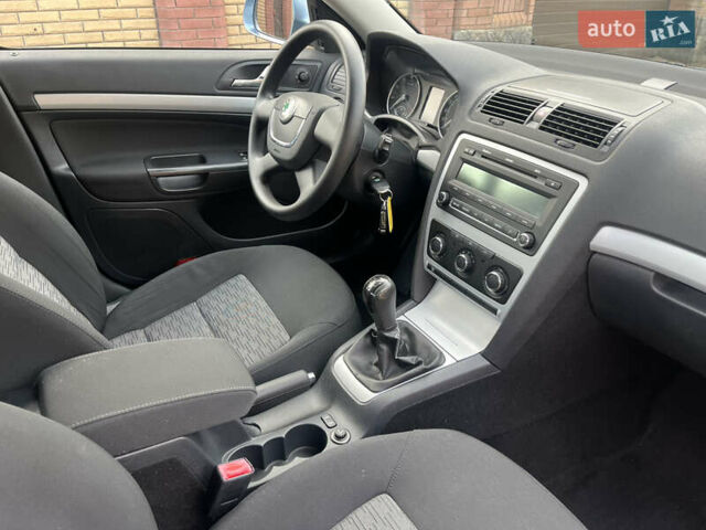 Синий Шкода Октавия, объемом двигателя 1.6 л и пробегом 207 тыс. км за 8450 $, фото 59 на Automoto.ua