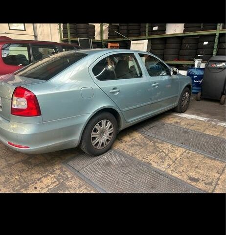 Синий Шкода Октавия, объемом двигателя 1.4 л и пробегом 165 тыс. км за 7200 $, фото 1 на Automoto.ua