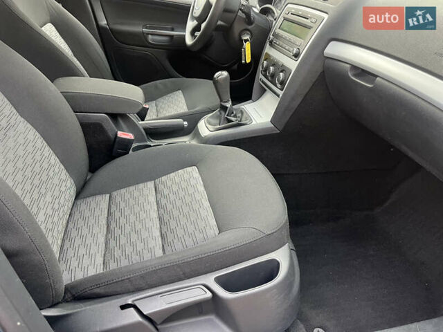 Синий Шкода Октавия, объемом двигателя 1.6 л и пробегом 207 тыс. км за 8450 $, фото 57 на Automoto.ua