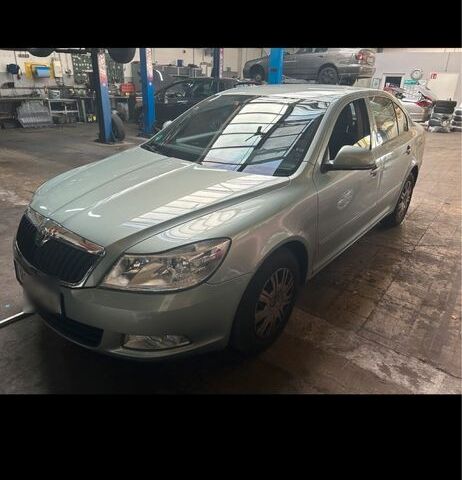 Синий Шкода Октавия, объемом двигателя 1.4 л и пробегом 165 тыс. км за 7200 $, фото 4 на Automoto.ua