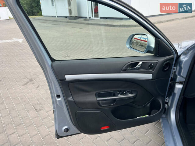 Синий Шкода Октавия, объемом двигателя 1.6 л и пробегом 248 тыс. км за 7999 $, фото 15 на Automoto.ua