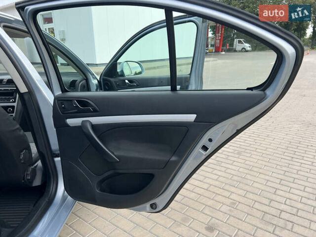 Синий Шкода Октавия, объемом двигателя 1.6 л и пробегом 248 тыс. км за 7999 $, фото 16 на Automoto.ua