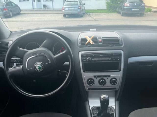 Синій Шкода Октавія, об'ємом двигуна 2 л та пробігом 242 тис. км за 7950 $, фото 7 на Automoto.ua