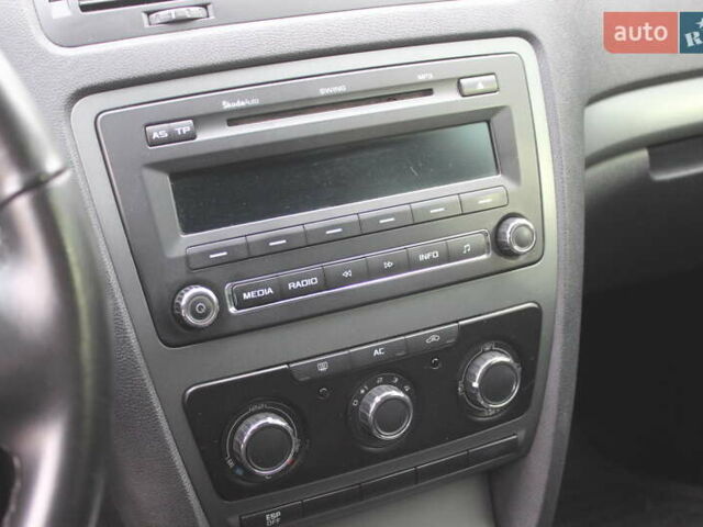 Синий Шкода Октавия, объемом двигателя 1.6 л и пробегом 264 тыс. км за 6800 $, фото 14 на Automoto.ua