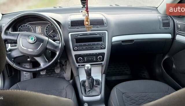 Синий Шкода Октавия, объемом двигателя 1.6 л и пробегом 206 тыс. км за 8300 $, фото 4 на Automoto.ua