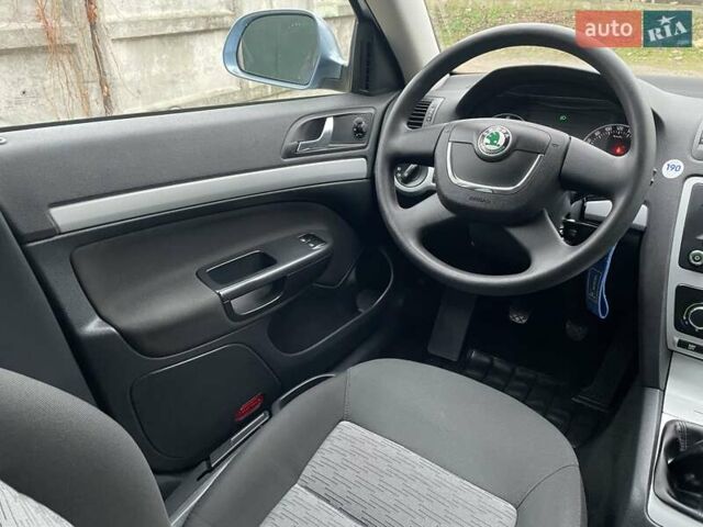 Синий Шкода Октавия, объемом двигателя 1.6 л и пробегом 85 тыс. км за 8999 $, фото 82 на Automoto.ua