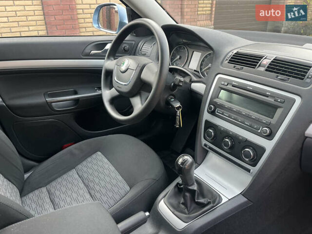 Синий Шкода Октавия, объемом двигателя 1.6 л и пробегом 207 тыс. км за 8450 $, фото 60 на Automoto.ua