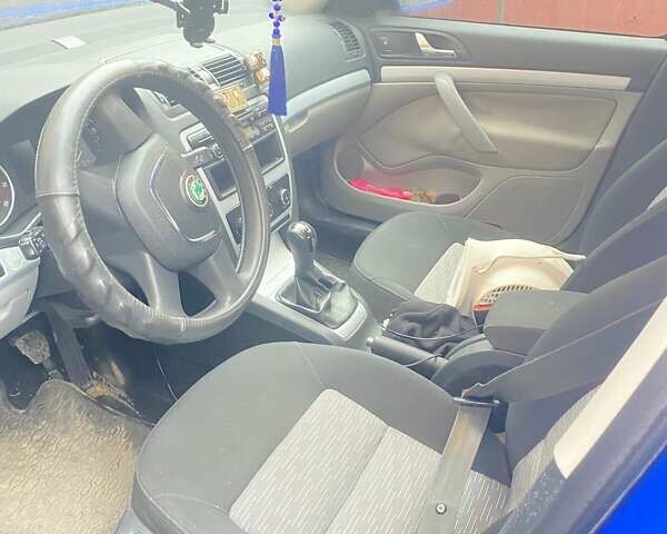 Синий Шкода Октавия, объемом двигателя 1.6 л и пробегом 210 тыс. км за 6200 $, фото 4 на Automoto.ua