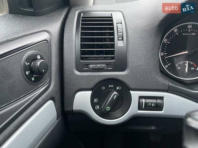 Синий Шкода Октавия, объемом двигателя 1.6 л и пробегом 85 тыс. км за 8999 $, фото 89 на Automoto.ua