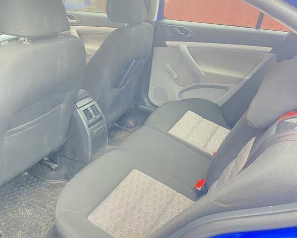 Синий Шкода Октавия, объемом двигателя 1.6 л и пробегом 210 тыс. км за 6200 $, фото 1 на Automoto.ua