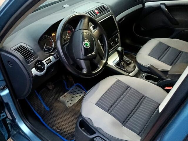 Синій Шкода Октавія, об'ємом двигуна 1.6 л та пробігом 235 тис. км за 6950 $, фото 3 на Automoto.ua