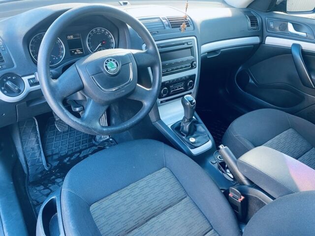 Синий Шкода Октавия, объемом двигателя 1.6 л и пробегом 257 тыс. км за 6500 $, фото 6 на Automoto.ua