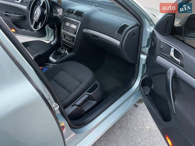 Синий Шкода Октавия, объемом двигателя 1.6 л и пробегом 258 тыс. км за 7600 $, фото 21 на Automoto.ua