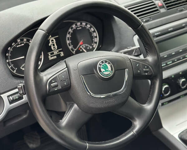 Синий Шкода Октавия, объемом двигателя 1.6 л и пробегом 235 тыс. км за 8200 $, фото 17 на Automoto.ua