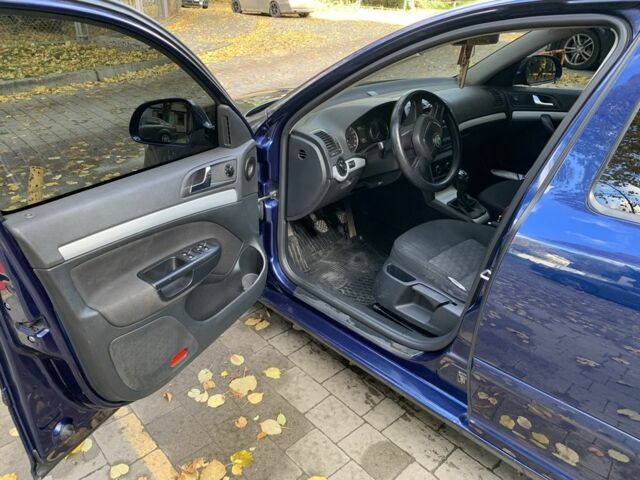 Синий Шкода Октавия, объемом двигателя 1.6 л и пробегом 303 тыс. км за 9000 $, фото 11 на Automoto.ua