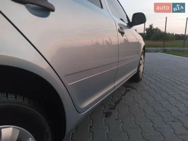 Синий Шкода Октавия, объемом двигателя 1.2 л и пробегом 250 тыс. км за 3600 $, фото 1 на Automoto.ua