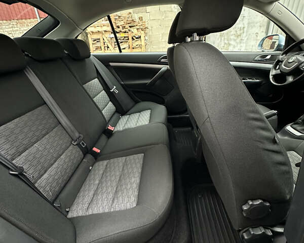 Синий Шкода Октавия, объемом двигателя 1.6 л и пробегом 235 тыс. км за 8200 $, фото 24 на Automoto.ua