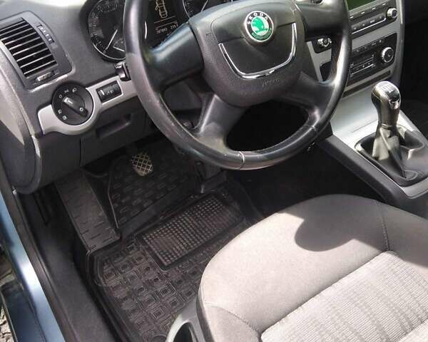 Синий Шкода Октавия, объемом двигателя 1.6 л и пробегом 287 тыс. км за 8500 $, фото 3 на Automoto.ua