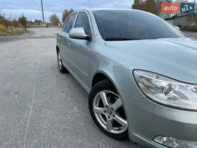 Синий Шкода Октавия, объемом двигателя 1.6 л и пробегом 258 тыс. км за 7600 $, фото 2 на Automoto.ua