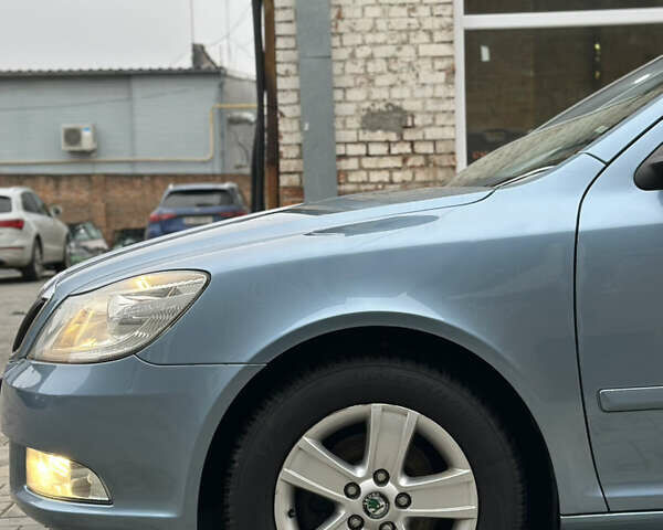 Синий Шкода Октавия, объемом двигателя 1.6 л и пробегом 235 тыс. км за 8200 $, фото 4 на Automoto.ua