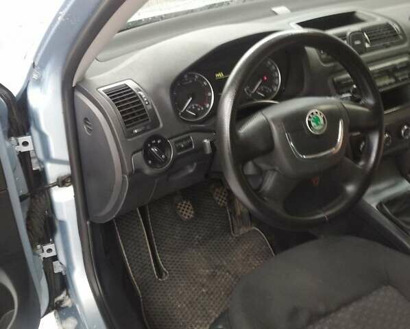 Синий Шкода Октавия, объемом двигателя 1.2 л и пробегом 242 тыс. км за 5600 $, фото 7 на Automoto.ua