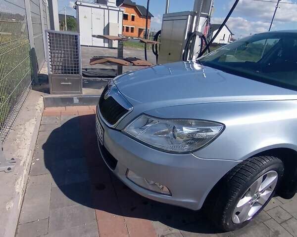 Синій Шкода Октавія, об'ємом двигуна 1.6 л та пробігом 255 тис. км за 8200 $, фото 2 на Automoto.ua