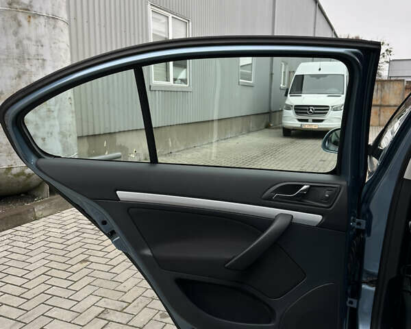 Синий Шкода Октавия, объемом двигателя 1.6 л и пробегом 235 тыс. км за 8200 $, фото 18 на Automoto.ua