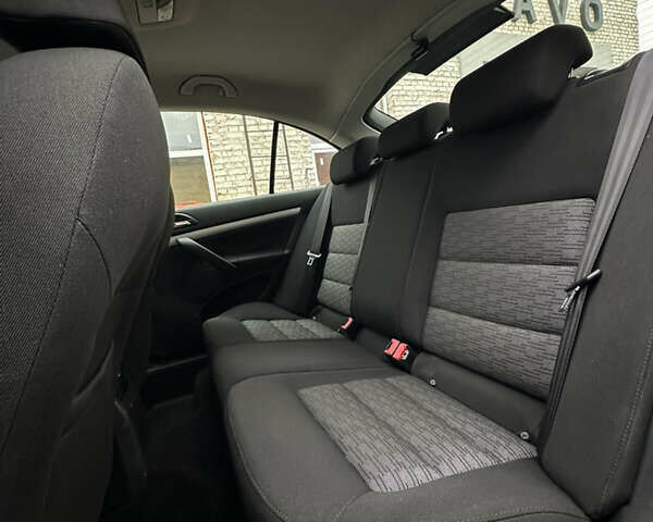 Синий Шкода Октавия, объемом двигателя 1.6 л и пробегом 235 тыс. км за 8200 $, фото 19 на Automoto.ua