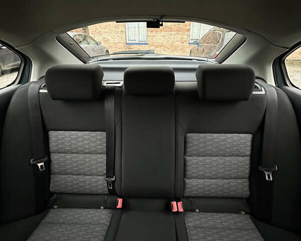 Синий Шкода Октавия, объемом двигателя 1.6 л и пробегом 235 тыс. км за 8200 $, фото 31 на Automoto.ua