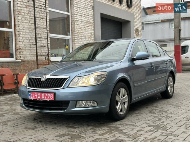 Синий Шкода Октавия, объемом двигателя 1.6 л и пробегом 235 тыс. км за 8200 $, фото 2 на Automoto.ua