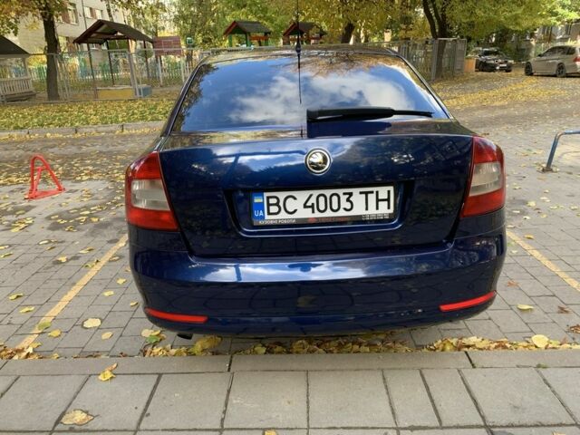 Синий Шкода Октавия, объемом двигателя 1.6 л и пробегом 303 тыс. км за 9000 $, фото 5 на Automoto.ua