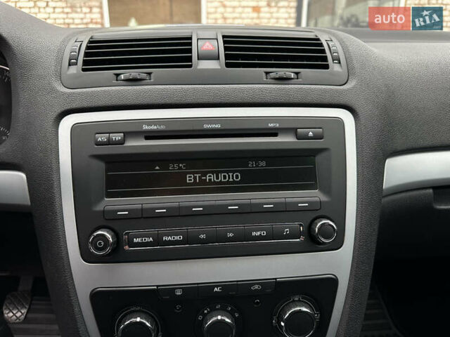 Синий Шкода Октавия, объемом двигателя 1.6 л и пробегом 235 тыс. км за 8200 $, фото 33 на Automoto.ua