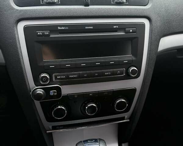 Синій Шкода Октавія, об'ємом двигуна 1.6 л та пробігом 249 тис. км за 7600 $, фото 6 на Automoto.ua