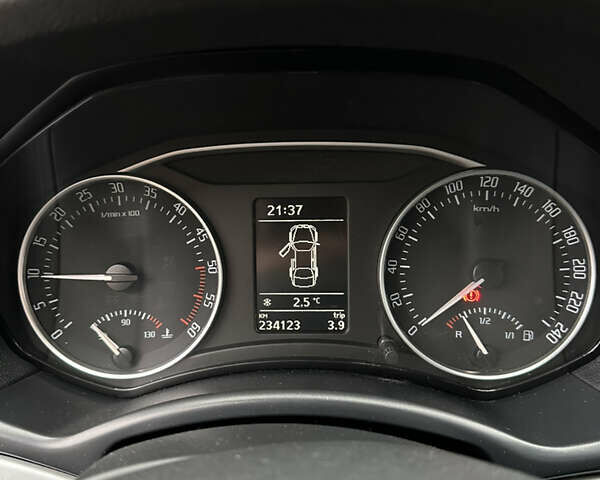 Синий Шкода Октавия, объемом двигателя 1.6 л и пробегом 235 тыс. км за 8200 $, фото 34 на Automoto.ua