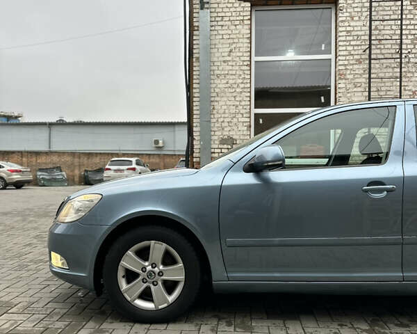 Синий Шкода Октавия, объемом двигателя 1.6 л и пробегом 235 тыс. км за 8200 $, фото 3 на Automoto.ua