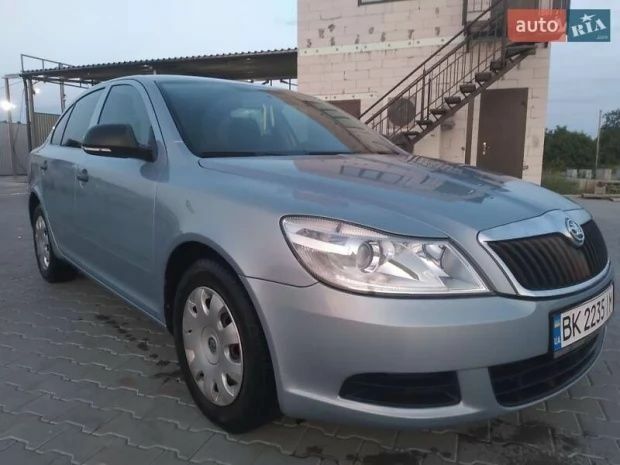 Синий Шкода Октавия, объемом двигателя 1.2 л и пробегом 250 тыс. км за 3600 $, фото 3 на Automoto.ua