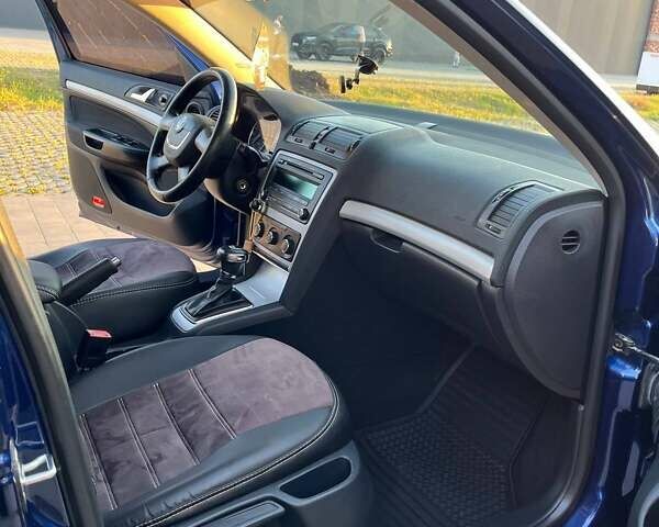 Синій Шкода Октавія, об'ємом двигуна 1.6 л та пробігом 249 тис. км за 7600 $, фото 8 на Automoto.ua