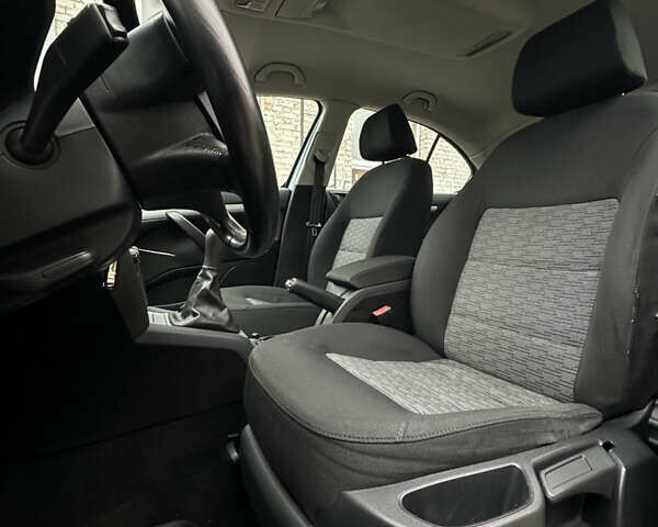 Синий Шкода Октавия, объемом двигателя 1.6 л и пробегом 235 тыс. км за 8200 $, фото 16 на Automoto.ua