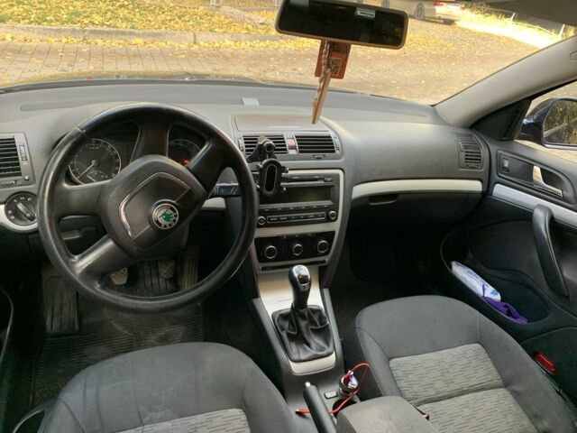 Синий Шкода Октавия, объемом двигателя 1.6 л и пробегом 303 тыс. км за 9000 $, фото 13 на Automoto.ua