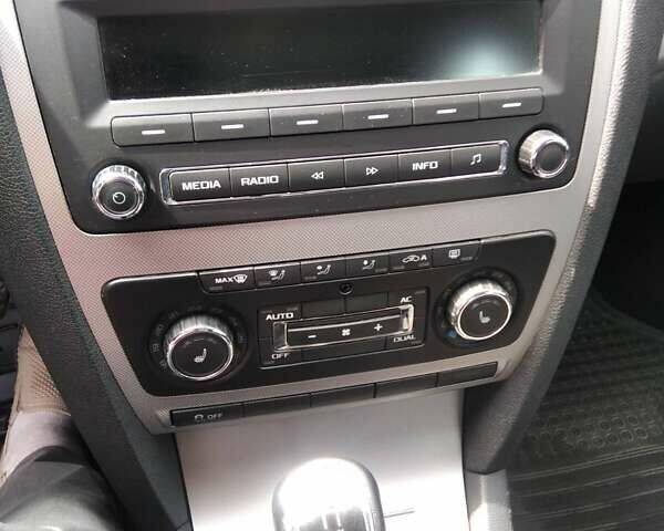 Синий Шкода Октавия, объемом двигателя 1.6 л и пробегом 287 тыс. км за 8500 $, фото 4 на Automoto.ua