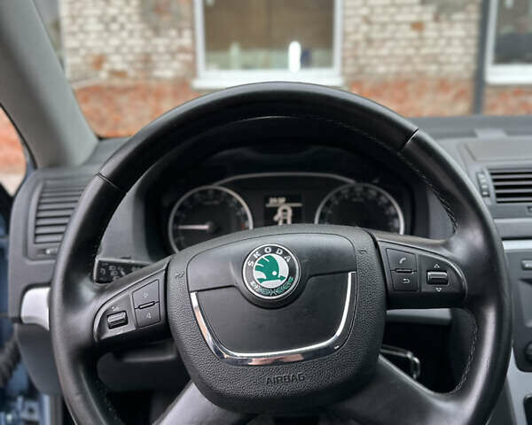 Синий Шкода Октавия, объемом двигателя 1.6 л и пробегом 235 тыс. км за 8200 $, фото 30 на Automoto.ua