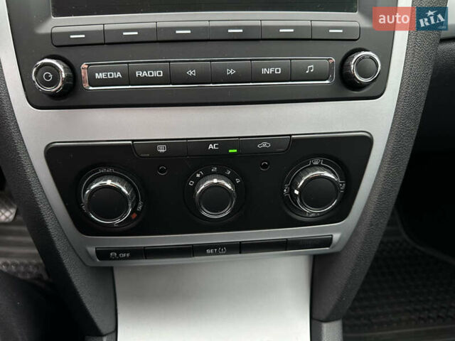 Синий Шкода Октавия, объемом двигателя 1.6 л и пробегом 235 тыс. км за 8200 $, фото 32 на Automoto.ua