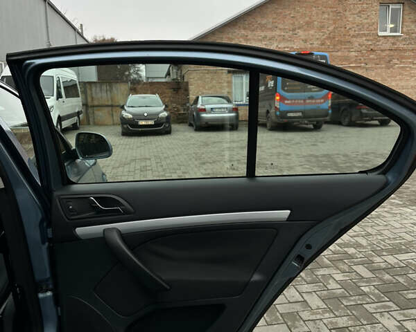 Синий Шкода Октавия, объемом двигателя 1.6 л и пробегом 235 тыс. км за 8200 $, фото 23 на Automoto.ua